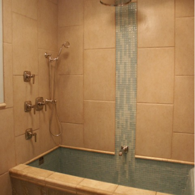 Modern Chisled Travertine Bathtub and Shower Glass Waterfall