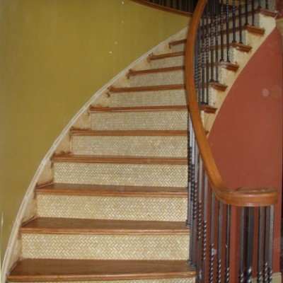 Crema marfil herringbone stairs